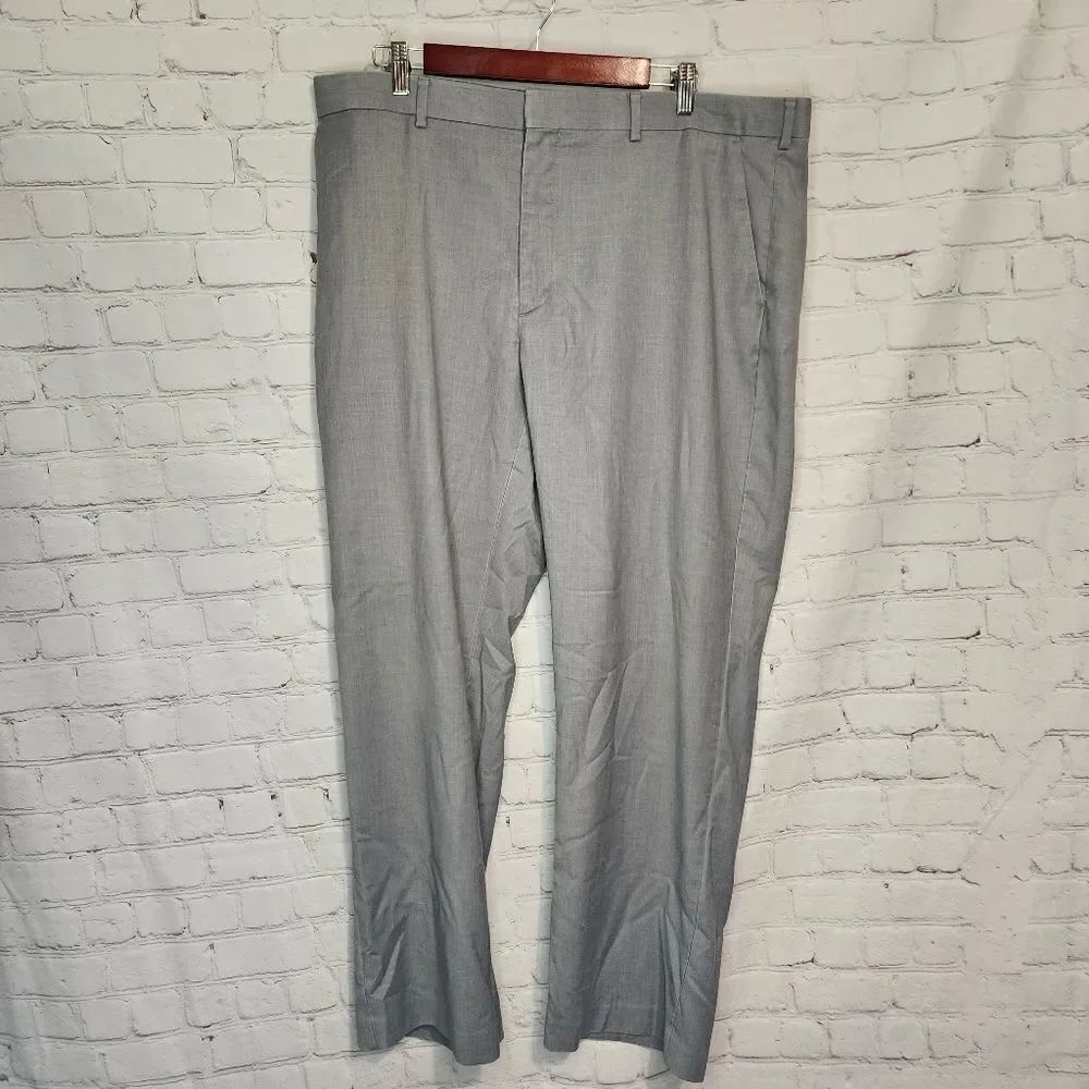 Men's Apt. 9 "Modern Fit" dress pants, size 40 X 32